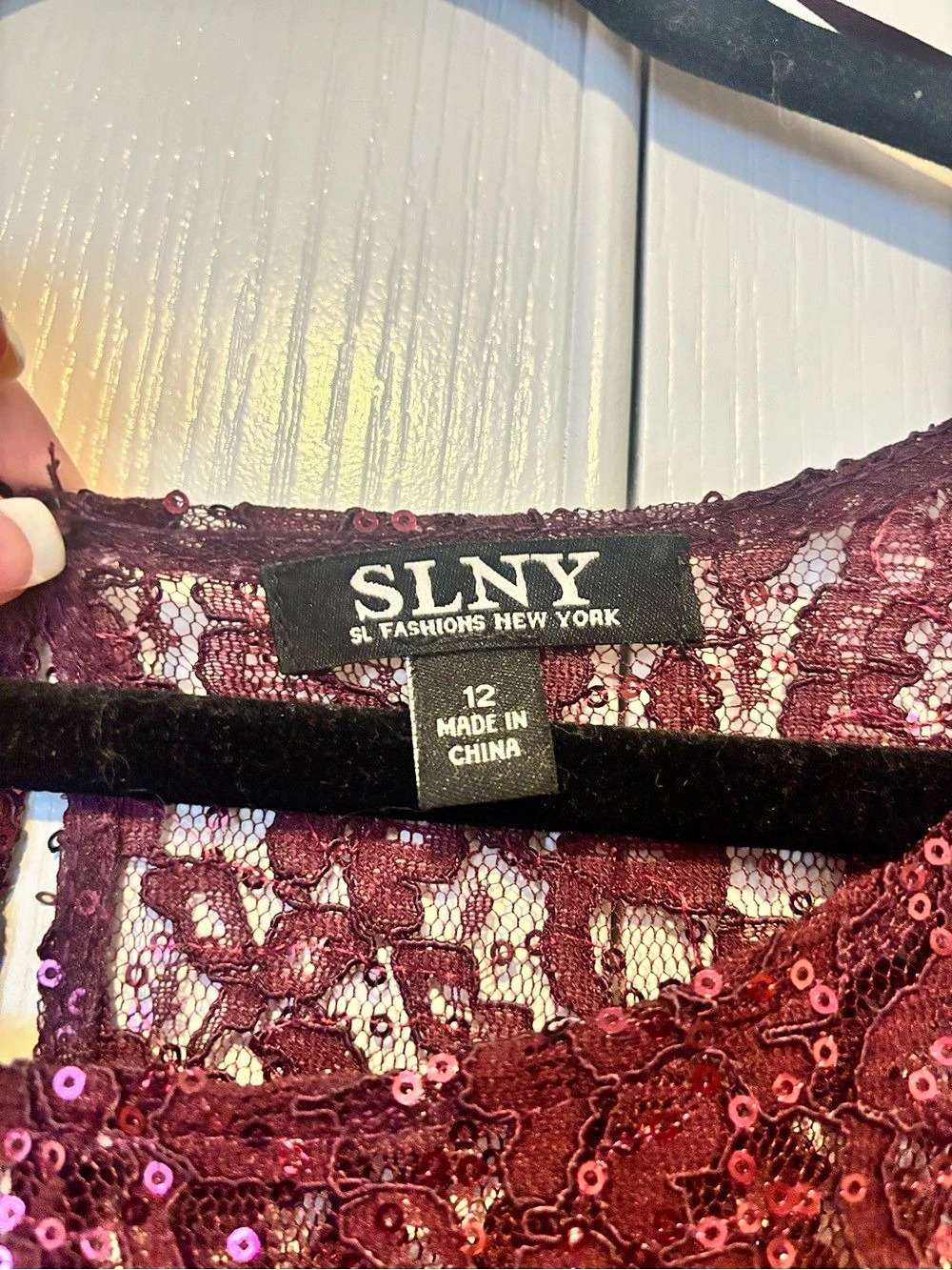 SLNY Sequin Lace Midi Dress in Burgundy Size 12 Like New - Picture 3 of 6